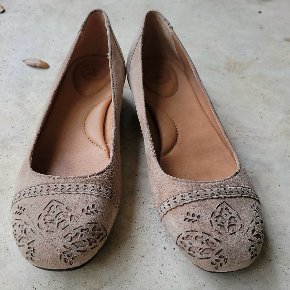 Nuture Adalin tan nude beige neutral suede leather ballet flats 8M shoe